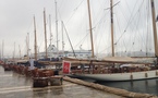 Une météo capricieuse contrarie l’arrivée des yachts sur la Cité Impériale