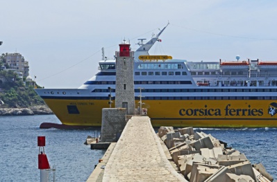 Partir en Corse sans trop dépenser