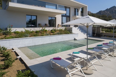 Vacances à Ajaccio, optez pour une location de villa d'exception. Vacances à Ajaccio, optez pour une location de villa d'exception.