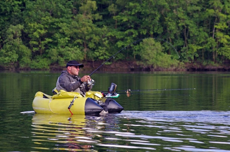 Float tube ou bateau ? Le match ultime pour vos sessions de pêche
