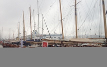 Une météo capricieuse contrarie l’arrivée des yachts sur la Cité Impériale Une météo capricieuse contrarie l’arrivée des yachts sur la Cité Impériale